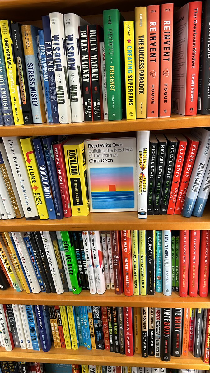 StepvhenH's tweet photo. Out in the wild at EWR airport bookstore. Pushed the rest of the shelf over to turn it flat &amp; stand out like it should. @cdixon 

If you haven’t read it yet you should. Or listen to the interview with Rubin at least. https://t.co/fORITDSkZx