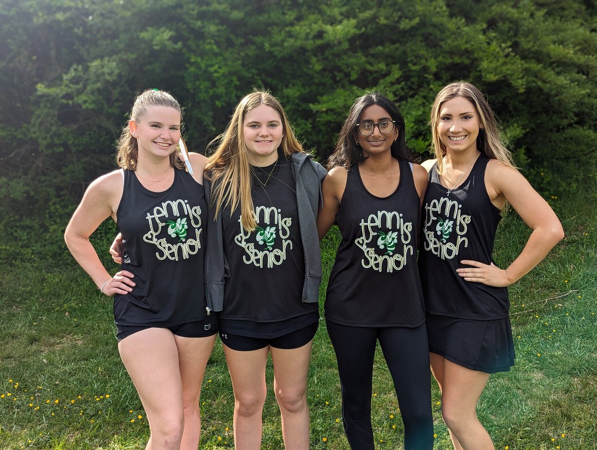 Senior night win and DIVISION CHAMPS! 💚🎾🤍 <a href="/DHS_Principal/">Kurt Schneider</a> <a href="/dhshornetsAD/">Cliff Elgin</a>