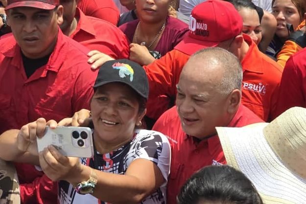 PartidoPSUV's tweet photo. EN FOTOS | Pueblo de Biscucuy marchó en respaldo al presidente Nicolás Maduro https://t.co/JlTmO1Er0q
#UniónDeLosPueblos https://t.co/wiAFnP7z6m