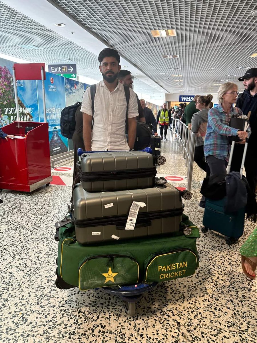 Aamir Jamal arrives in the UK! 🇬🇧

Ready to take on the County Championship 2024 🏆

#EnglandCricket #PakistanCricket #CountyChampionship