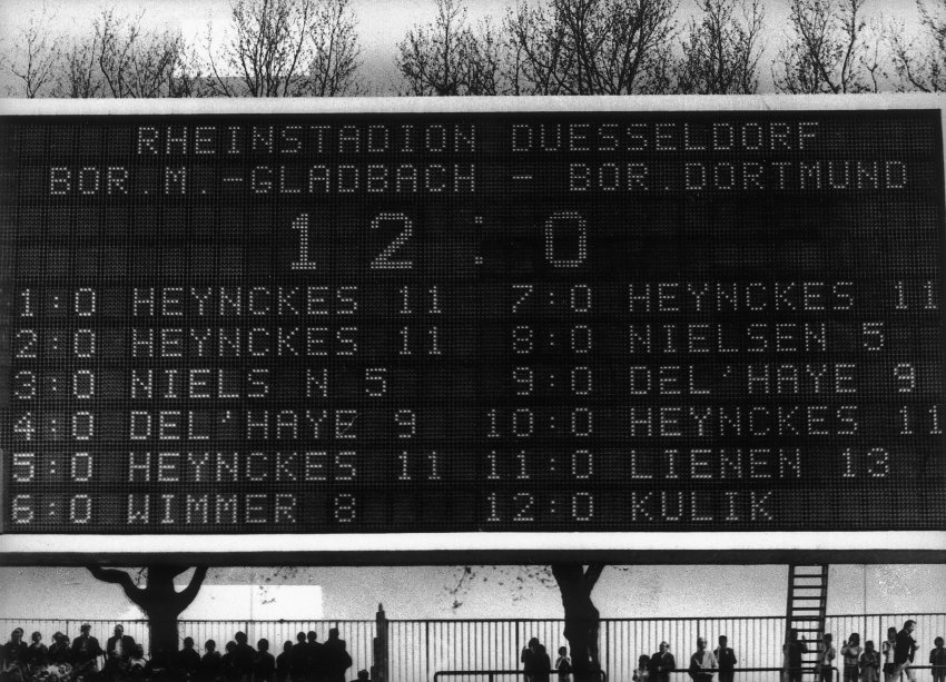 Rekordsieg im Borussen-Duell: Heute vor 46 Jahren schickte Mönchengladbach mit 12:0 Dortmund nach Hause, mit fünf Toren von Jupp Heynckes spiegel.de/einestages/bun… (aus dem @SPIEGEL_Gesch-Archiv)