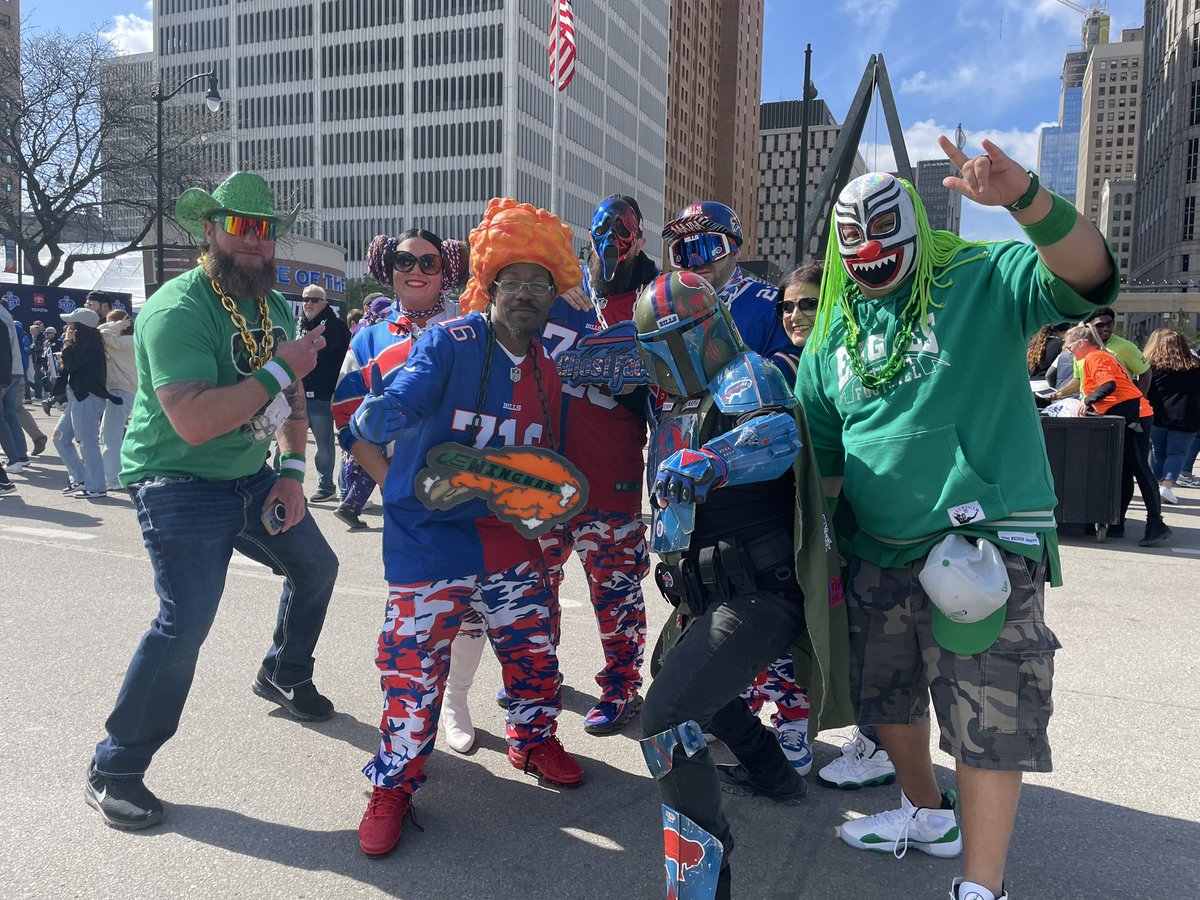 AM800CKLW's tweet image. It’s #NFLDraft2024 day in Detroit!!

So many activities happening in Hart Plaza and Campus Martius!

@visitdetroit 
@detsports 
#nfldraft
#nfldraftdetroit