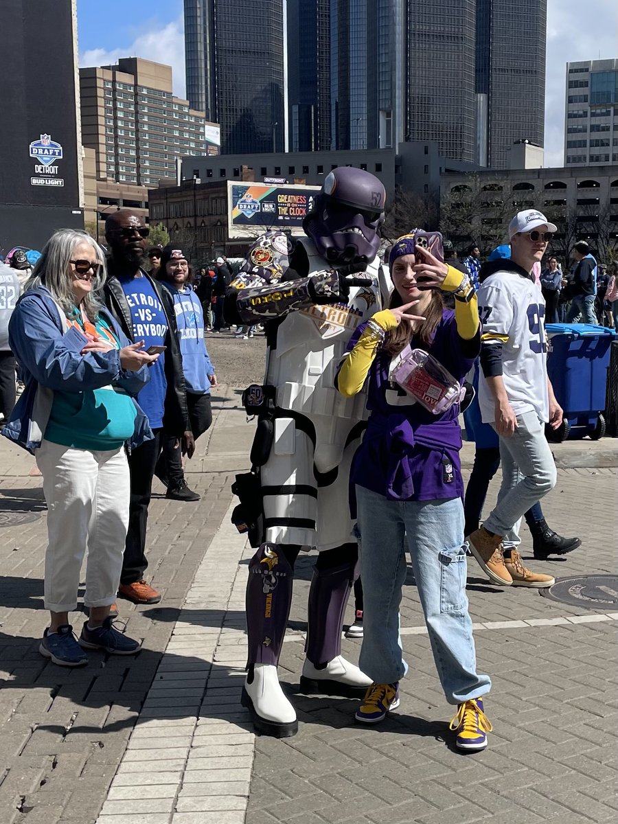AM800CKLW's tweet image. It’s #NFLDraft2024 day in Detroit!!

So many activities happening in Hart Plaza and Campus Martius!

@visitdetroit 
@detsports 
#nfldraft
#nfldraftdetroit