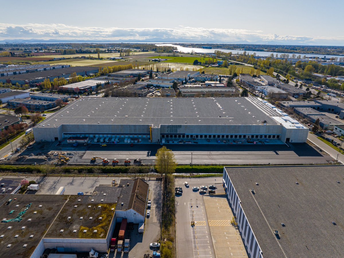 Construction is in full swing at 7233 Progress Way - a brand new large-scale #BeedieBuilt industrial development in Delta.

In addition to a large 378,843 SF  floor area, this modern tilt-up warehouse facility features, 42 dock doors and 2 grade doors.

#bcbusiness