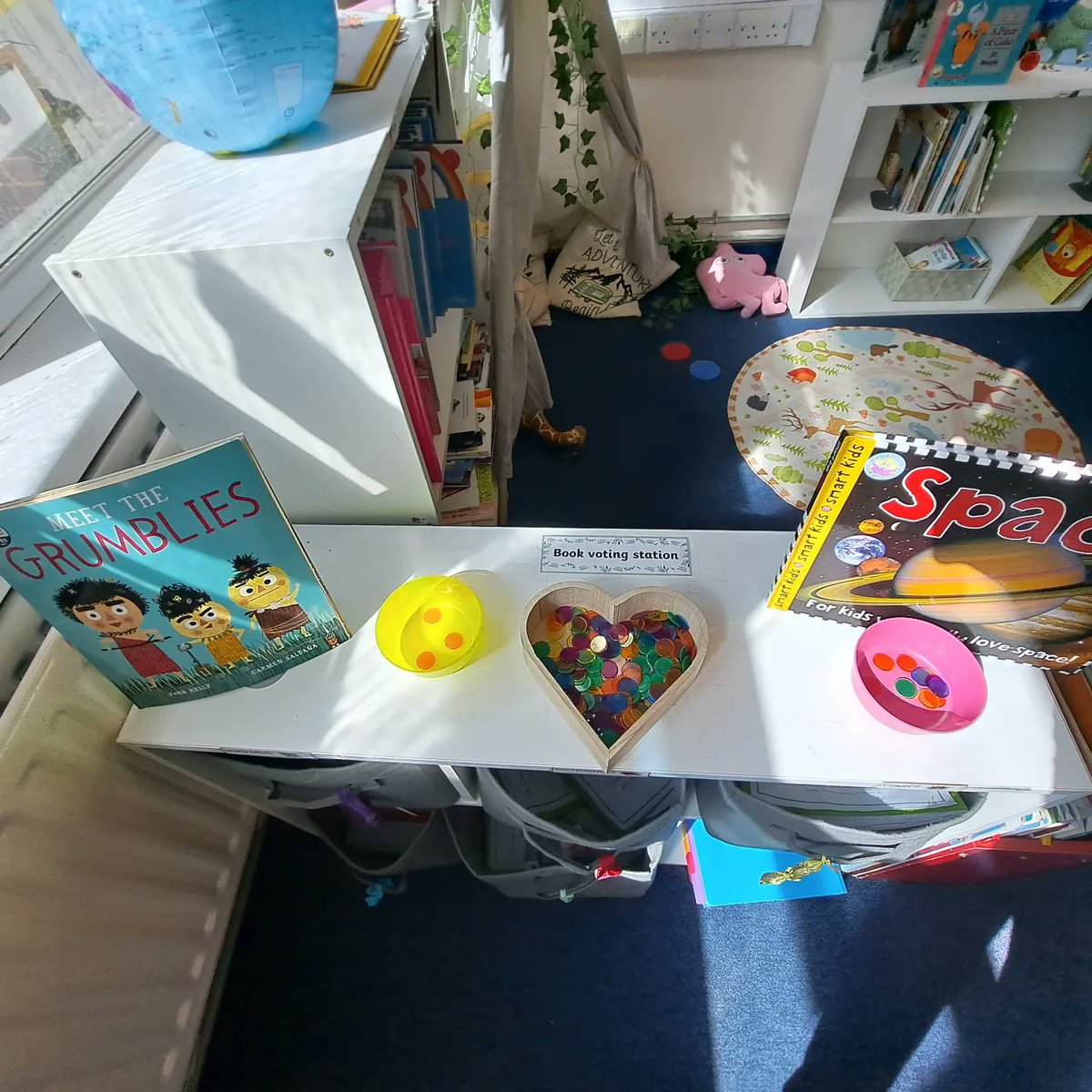 StAndrewsOLAAS's tweet image. Did someone say story time? 😍
Voting stations at the ready...children, you decide! 🙌🎉 
#readingforpleasure