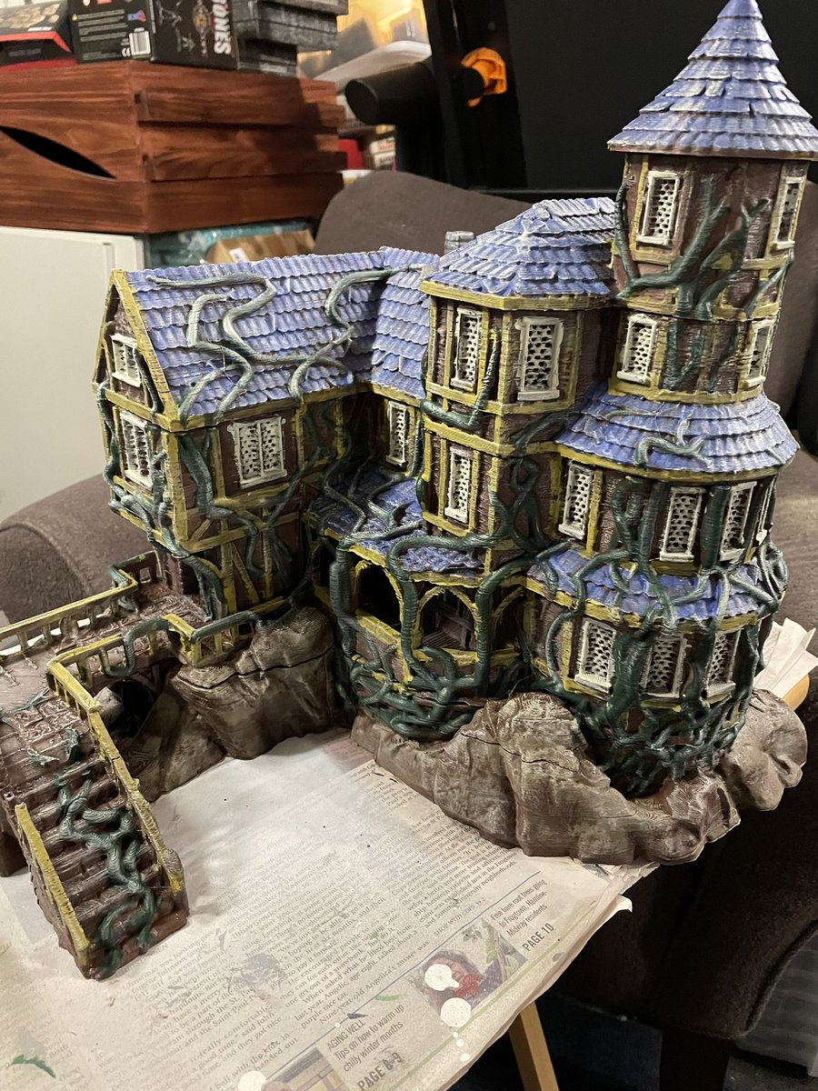 A little before and after for a big #ampainting project I just finished up. It looks better in pic than real life but overall I’m satisfied with it. Maybe develop some con game for spooky season around it. I did 3d print this sucker several years ago, finally got it painted!