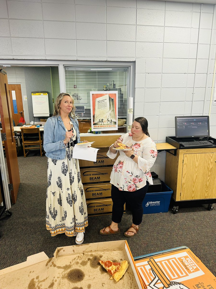 LakeviewMiddle's tweet image. 🍕🍪🦁🎉 We celebrated some pretty incredible students &amp;amp; teachers that made our LMS After School Program a huge success! Thank you!
🍕🍪🦁🎉

#askmeaboutLAKEVIEW
#LakeviewROARS 
@puza_gcs