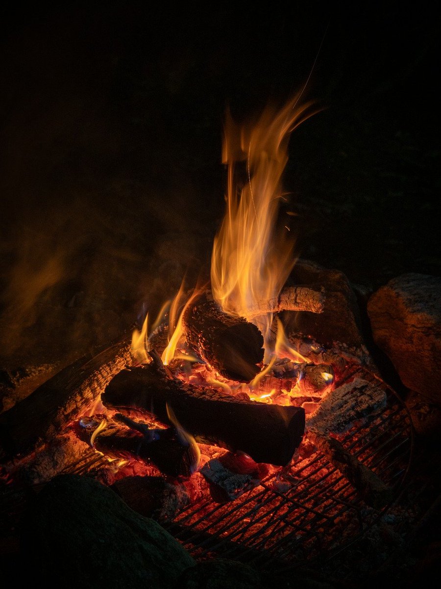 The Sylvan Lake Fire 🚒 Department is asking residents to be extra cautious with 🔥 fire because of dry conditions. We don't have a fire ban yet, but please be careful with fire pits, BBQs, and smoking materials. Learn more here: loom.ly/lrqQWSo