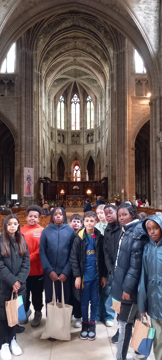 A mini visit to the Bordeaux cathedral  with Y6AF @TuringScheme_UK #turingscheme