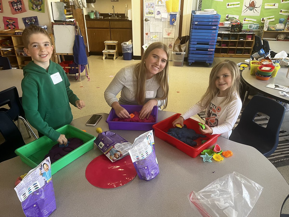 jarmstrong1720's tweet photo. Bring Tour Child To Work Day!! We played, had a pizza party and had so much fun! Thank you McKenzie, Jayson, Madison, Mia and Nathan for sharing your day with us!! ππ #preschool #play #koalaclass @Director_Oxy @StaffordTwpEd https://t.co/RGZG955QjT