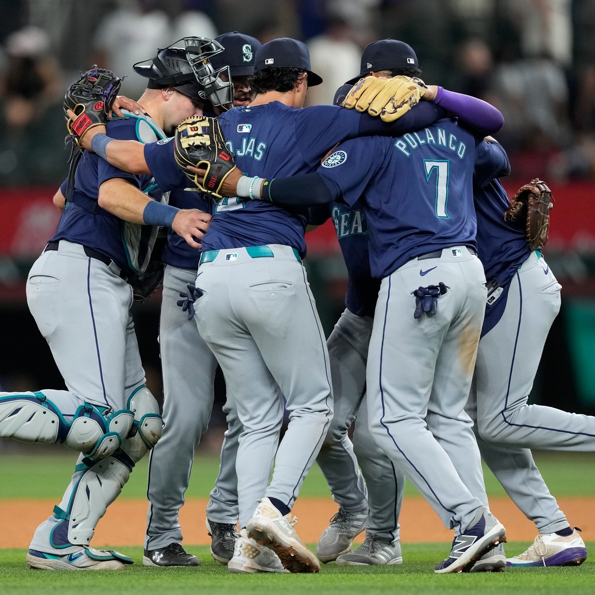 The Mariners sit atop the AL West after 3 straight series wins 🔱