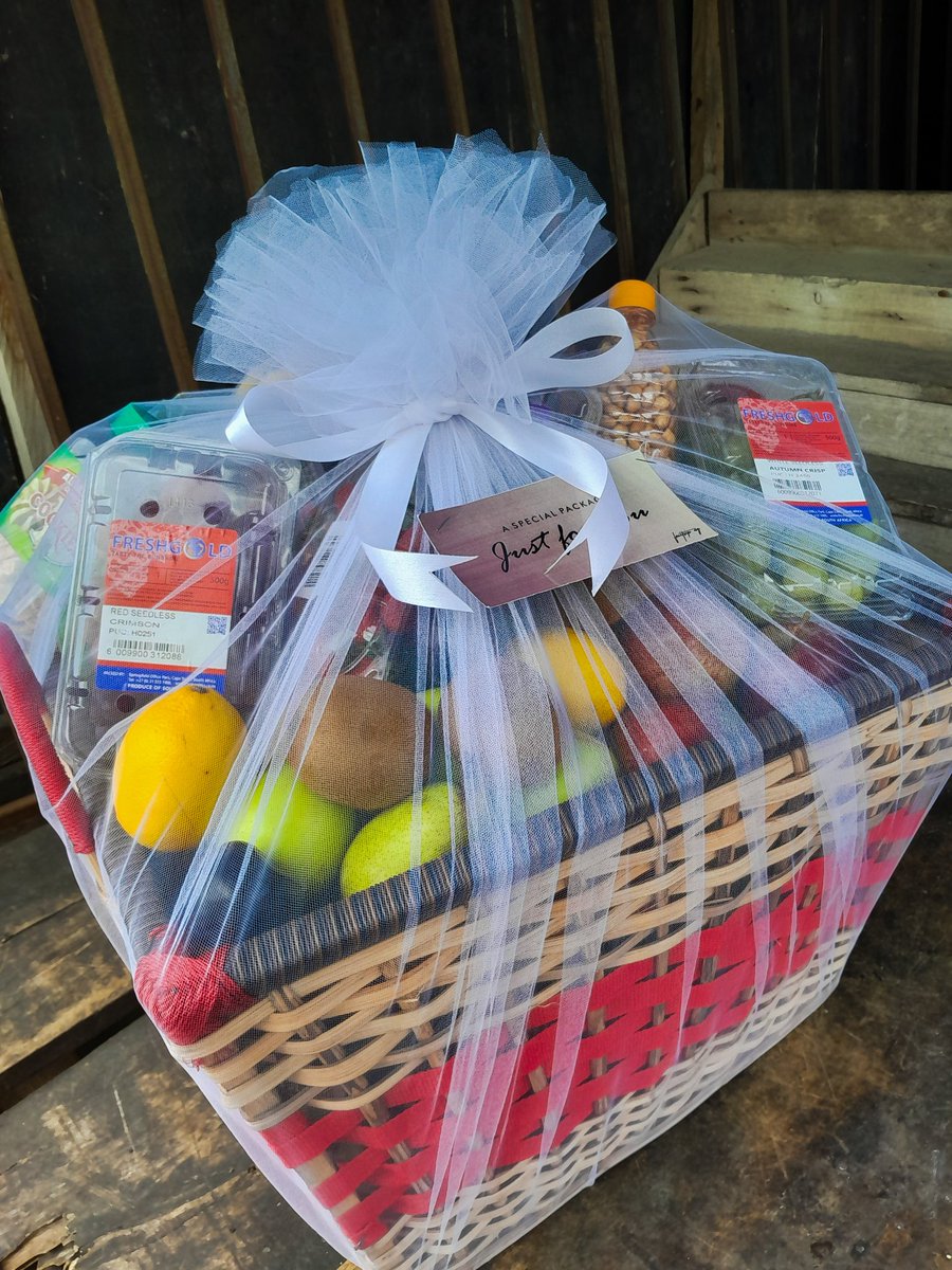 fruitsipng's tweet photo. Our Fullest Package delivered to @KanagaJnr 

Thank you so much.....😂 for your patronage.

Thank you KFORCE. Happy Birthday KJ 🎂 
This package is the highest of all packages in our catalogue. They really went all out. https://t.co/mmv1QTpM5y
