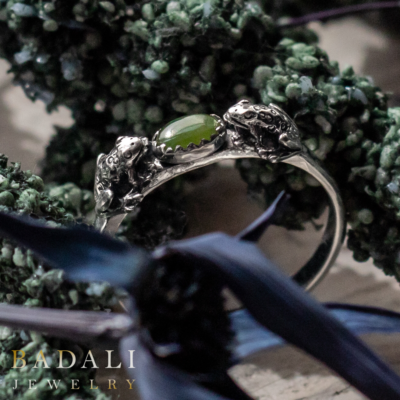 Double frog ring with gemstone discount