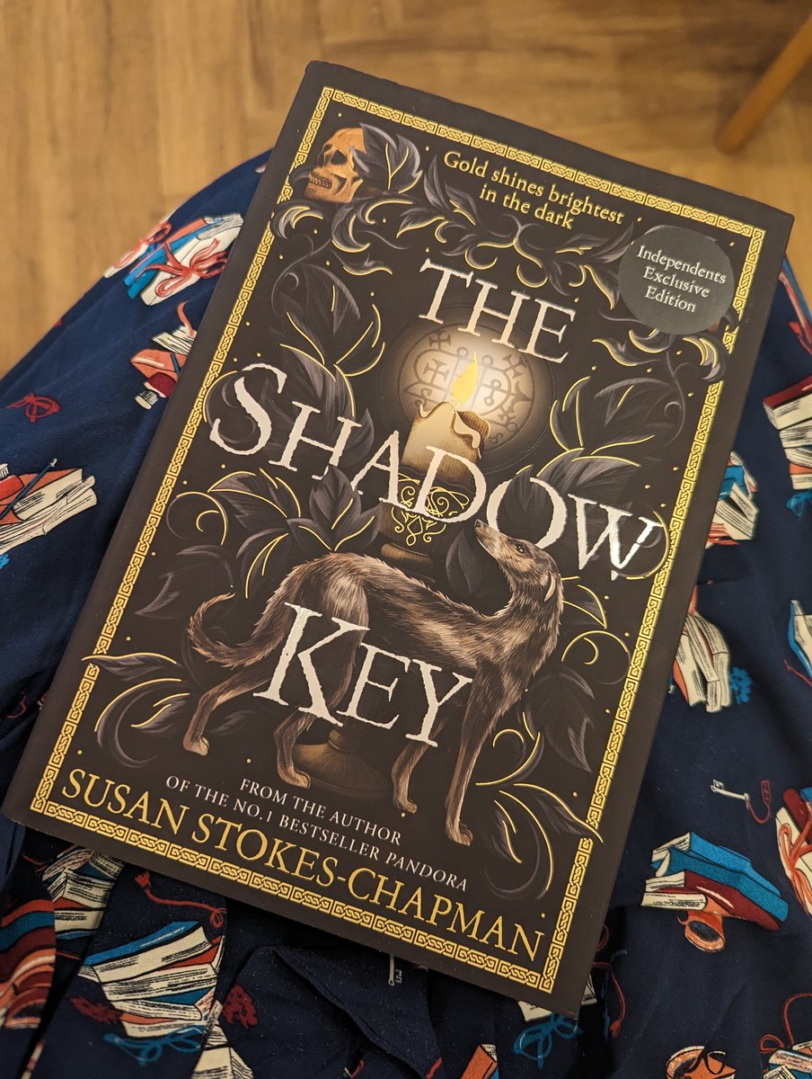 Was so excited to meet @SStokesChapman at @maxminervas this evening 🤩 terrific event, and yay signed books! 📚 The Shadow Key sounds gothically super. #theshadowkey #pandora #BookEvent