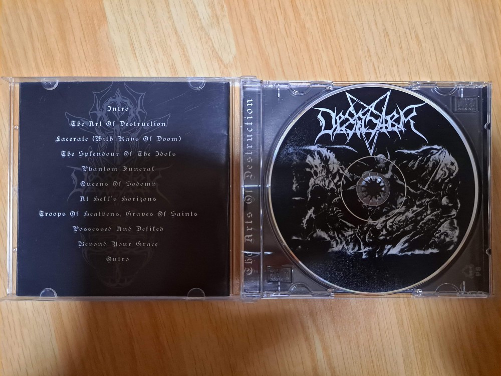 #Playlist🎧 on my way to work 

Azaghal🇫🇮
Album : Of Beasts and Vultures
#BlackMetal 
Released : 2002 

Desaster 🇩🇪
Album : The Arts of Destruction
#BlackMetal #ThrashMetal 
Released : February 27th, 2012