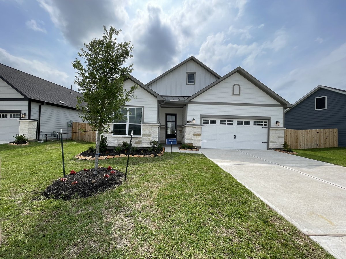 #nowavailable and #moveinready in Tomball. 

Contact Jalycia Golden at 346.762.1864 and schedule a tour day!

#ActiveAdultCommunity #lowmaintenancelifestyle #NewHome #activeadulttomball #55plusactiveadult  #NewHomeSales #singlelevelliving  #RanchStyleHomes
#grandopening