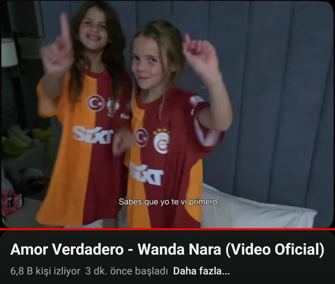Wanda Nara'nın çıkardığı yeni şarkının klibinde kızları Galatasaray formasıyla yer aldı.