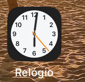 A descoberta inútil do dia foi que o ícone do relógio FUNCIONA COMO UM RELÓGIO, NÃO É UMA IMAGEM QUE FICA PARADA. Era só isso mesmo