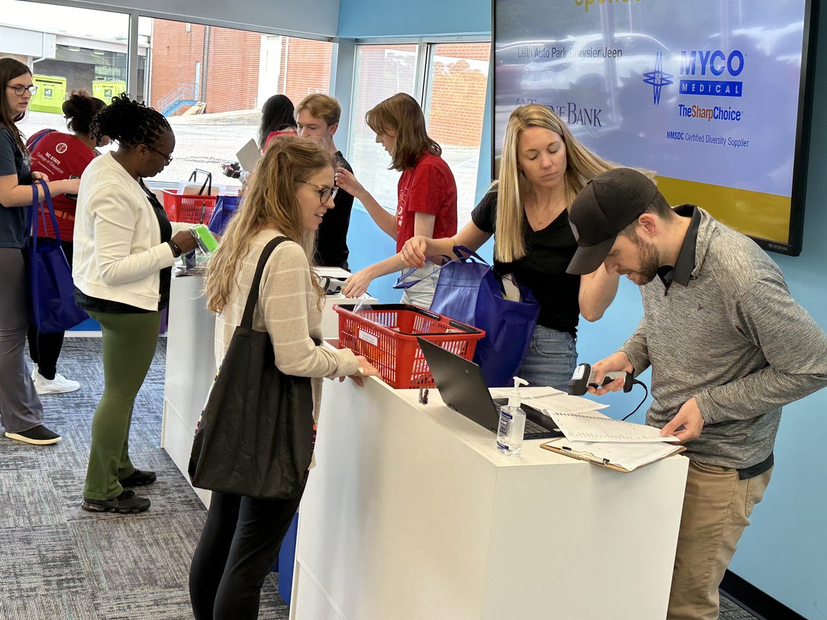 Big thank you to the awesome Events Team at @RedHat who came out to #Tools4Schools today and volunteered stocking school supplies and checking out the grateful teachers. We love hosting corporate groups so hit us up!