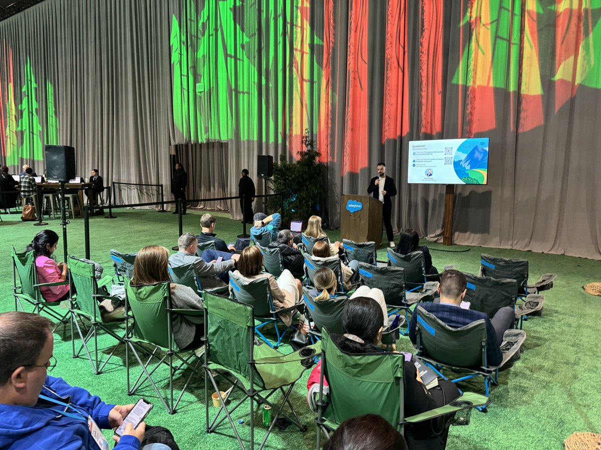 Oleh_Mykytyn's tweet image. Proud of my bro @NazarMykytyn giving his talk at @salesforce NYC World Tour about Industry Blueprints 💪

#SalesforceTour