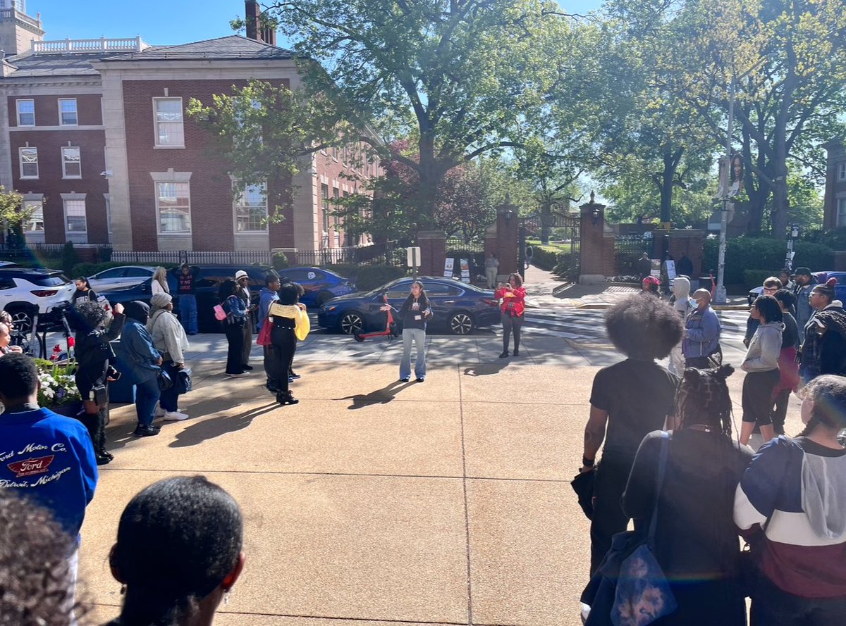 PortVLP's tweet photo. PORT scholars enjoyed an adventurous day in Washington DC this week! Students advanced their college exposure by touring the Howard University campus! Scholars then enjoyed engaging tours of the Pentagon and The National Museum of African American History. https://t.co/bq5OzV61cg