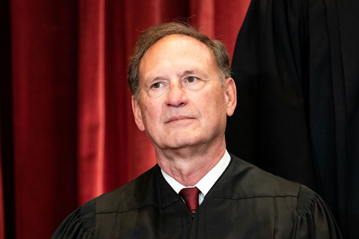 U.S. Supreme Court Justice Samuel Alito thinks Trump should be have immunity. He isn't fit to be on the Supreme Court.