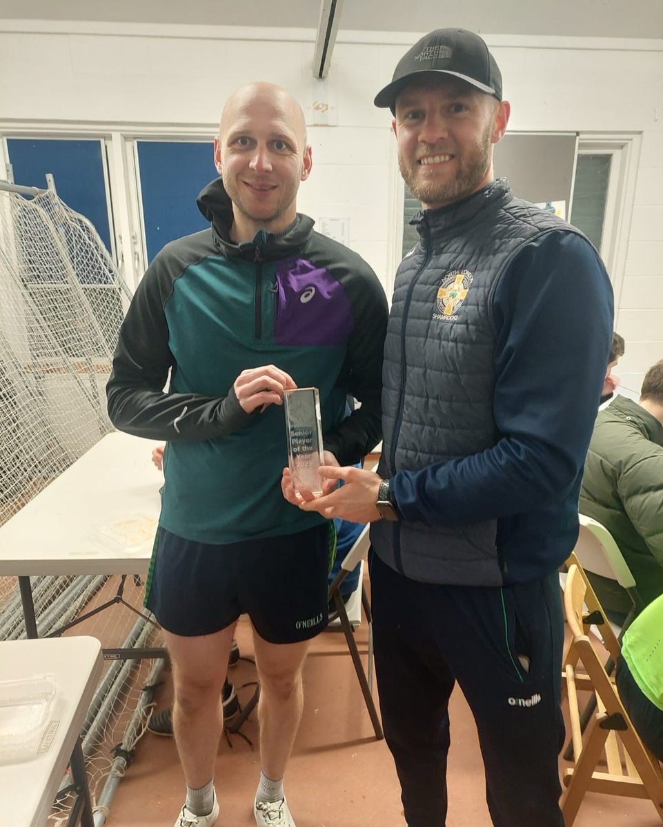It may have been awarded on the 9th March at our dinner dance but Enda McHugh finally got his hands on his player of the season award. Congratulations Sir, well deserved 👏☘️👍🏆 #NorthLondonShamrocks #ShamrocksAbú