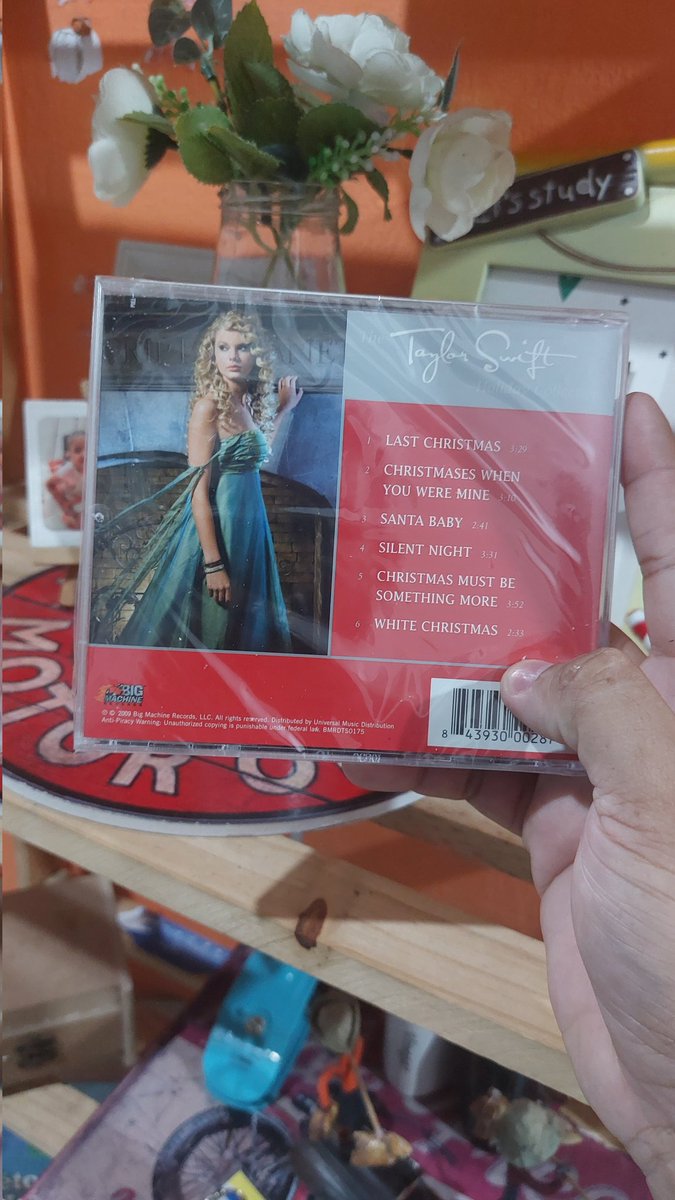 Meu CD Taylor Swift Holiday Collection de Natal chegou. 🎅 #TaylorSwift #TTPDTargetRun @taylorswift13 #taylornation