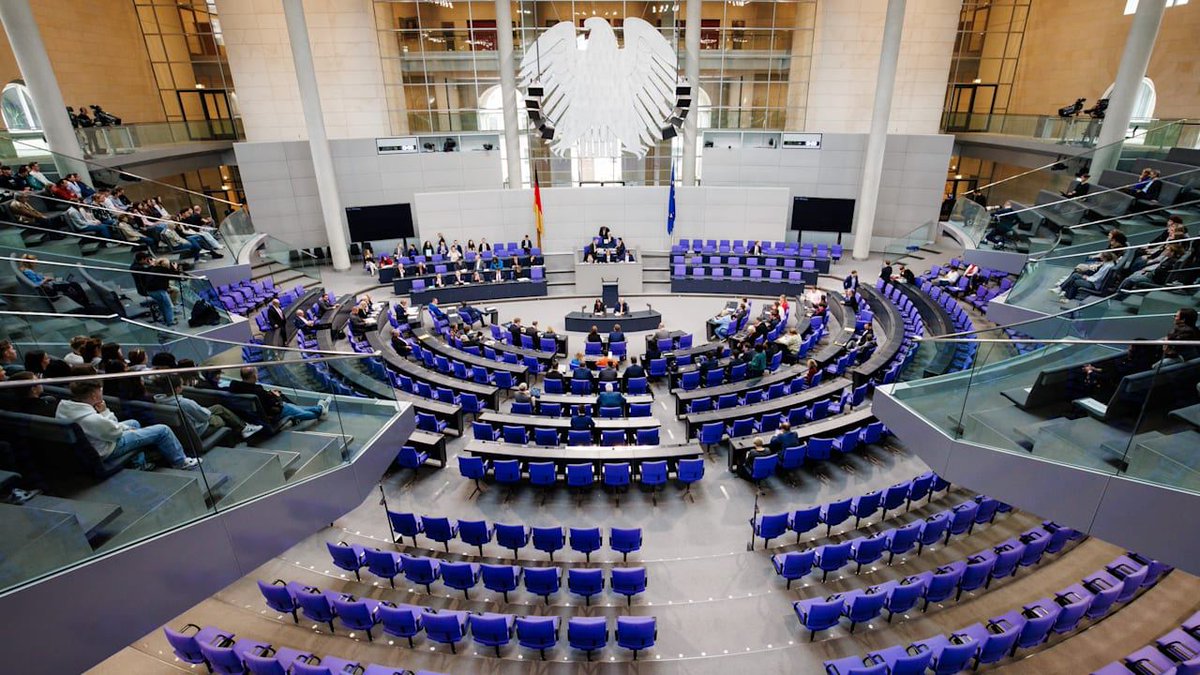 Man sollte sie immer ehren 

Der Bundestag hat beschlossen, am 15. Juni den Veteranentag in Deutschland einzuführen. 

⁉️Wen will man offiziell ehren?  Offenbar diejenigen, die durch Jugoslawien, Afghanistan und Syrien gegangen sind. 

⁉️Oder bereiten sie eine Basis für die