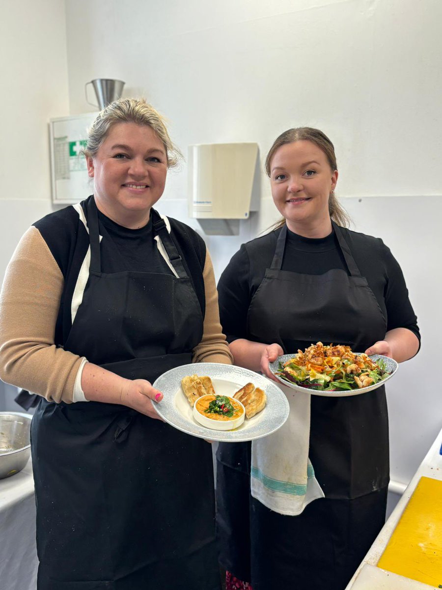 Had a great day celebrating National Workplace Wellbeing Day with <a href="/TrigonHotels/">Trigon Hotels</a> wonderful to spend some time with @alexpetit2005 and <a href="/sinead_moore1/">Sinead Moore</a> for a quick cooking class this morning #teamtrigon #workplacewellbeingday