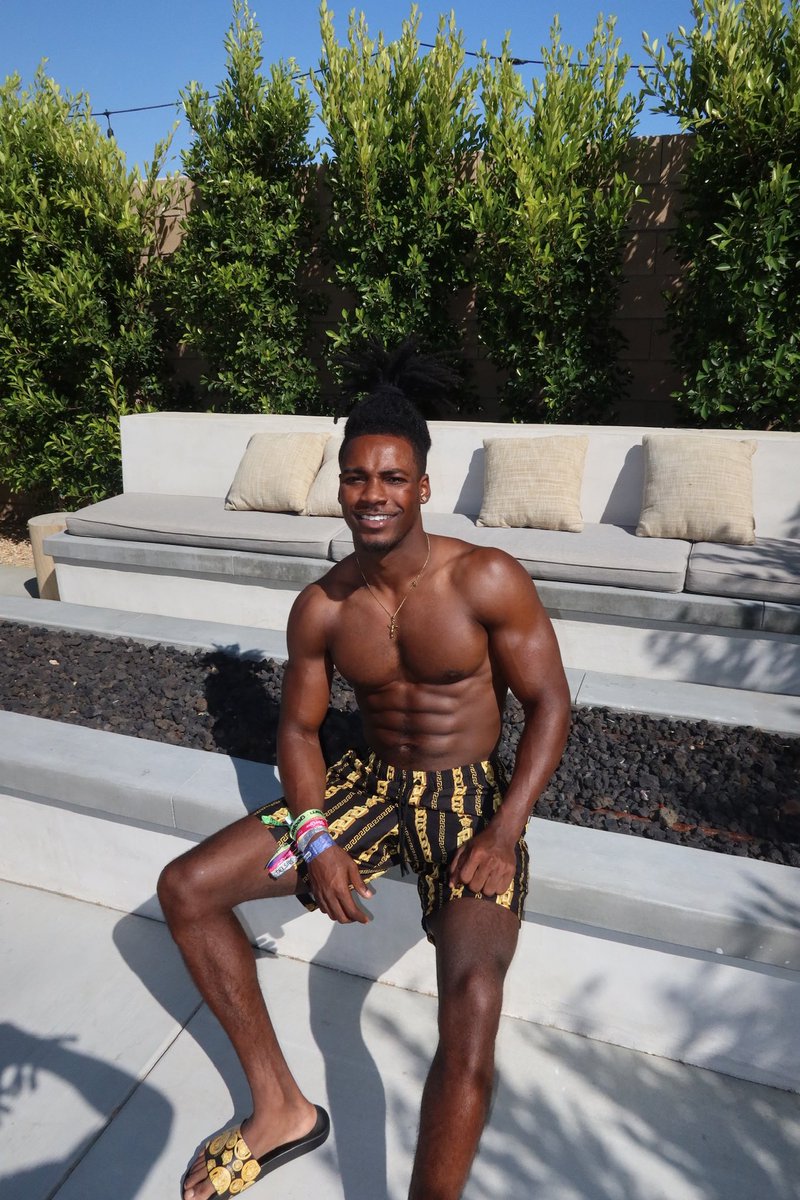 It's finally hot outside☀️