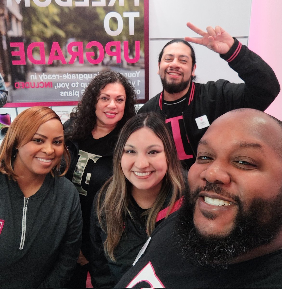 EB (@sellphones4) on Twitter photo Awesome store visit with our Tyson's team & Stephanie!!! #TheCrown👑💕 #AllGasNoBrakes <a href="/jeafig/">Jeannette F</a> Awesome store visit with our Tyson's team & Stephanie!!! #TheCrown👑💕 #AllGasNoBrakes <a href="/jeafig/">Jeannette F</a>