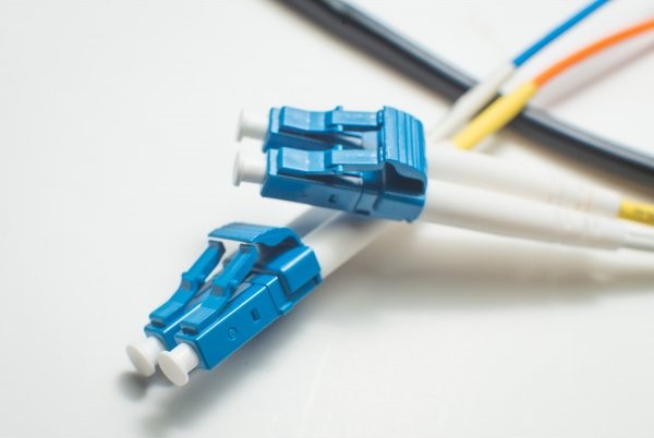 🔹 OS2 LC LC Fiber Patch Cable 🔹

A rugged, tightly buffered, black, indoor/outdoor, water/UV resistant, fiber patch cable.

#telecom #datacenter #cabling #structuredcabling #datacabling #networkengineer #networkcabling #cables #fibercables #fibernetwork #IT #fibersplicing