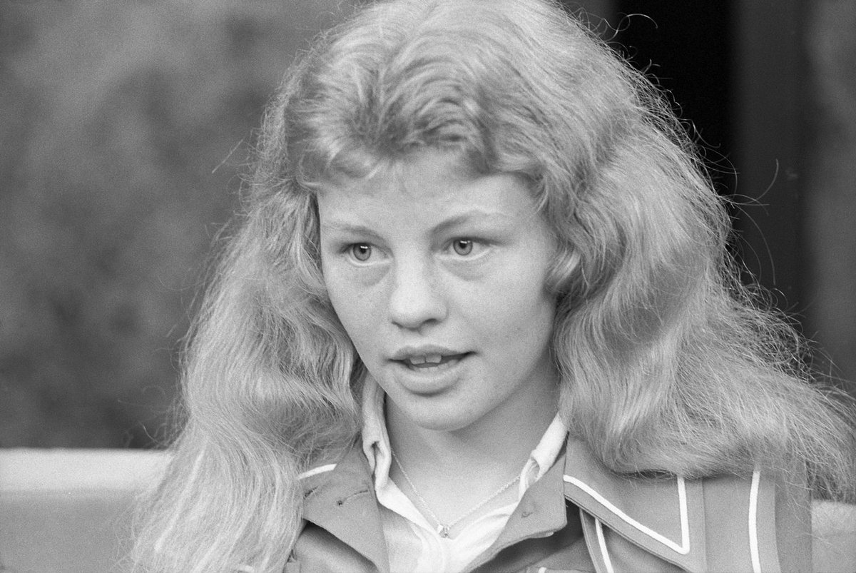 joleffers's tweet photo. Sie war das stärkste Mädchen der Welt: Inger Nilsson spielte als Kind die Anarcho-Göre Pippi Langstrumpf und wird heute 65. Die Rolle brachte ihr nicht viel Glück, sie hielt sich als Sekretärin über Wasser. https://t.co/61KT2s5ADS (aus dem @SPIEGEL_Gesch-Archiv) https://t.co/b46gOdDNql