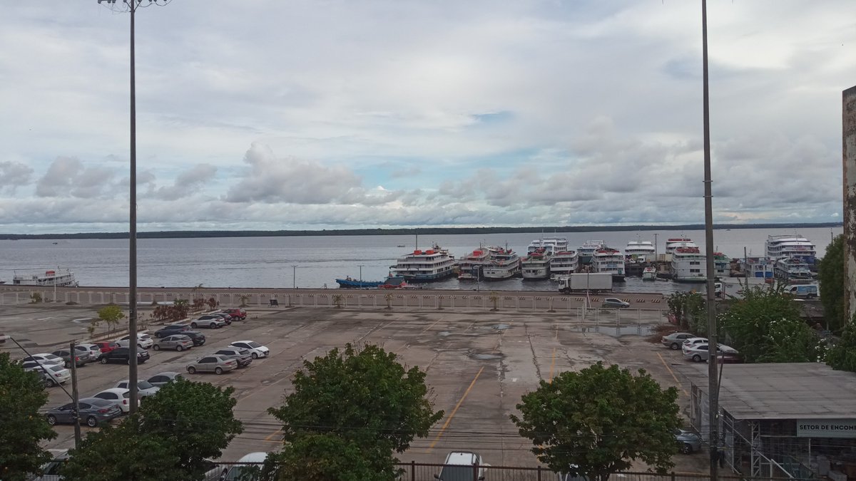 puffnopiripaf's tweet photo. Chegamos em Manaus

Eu tava brisando nessa vista depois do almoço pensando "olha onde os quadrinhos nos trazem" aí o @sidneygusman chega e fala "olha onde os quadrinhos nos trazem" e depois o @rafael_calca se junta a nós e diz "olha onde os quadrinhos nos trazem"

Esqueça tudo 🙅🏻 https://t.co/DfaEck5OF4