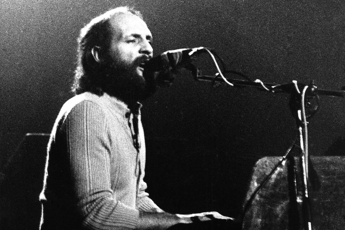 Mike Pinder, the Moody Blues keyboardist and the last surviving founding member of the Rock Hall-inducted band, has died at the age of 82. More on his life: rollingstone.com/music/music-ne…