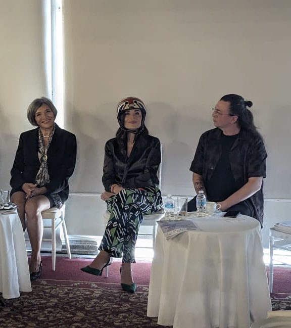 isastuder's tweet photo. En víspera del segundo debate presidencial, que incluirá el cambio climático, la Alianza por la #TransiciónEnergéticaJusta presentó, en conferencia de prensa, el análisis de las propuestas de los candidatxs en esta materia y dialogó con representants de las 3 plataformas electorales. 
1) el panel estuvo representado por tres mujeres capaces, brillantes, abiertas al diálogo y comprometidas con un México mejor @RosanetyBarrios @LBallesterosM @GabyCuevas;  2) la transición hacia la adopción de #energíasrenovables propicia coincidencias en la propuestas, como lo es la integración de las comunidades rurales y urbanas y la #electromovilidad; 3) las #juventudes reclaman tener un papel central en esta transición y que se integre la agenda de #género como prioridad; 4) está ausente la inversión en #cienciaytecnología y #formacióndetalento; 5) dos de las propuestas son contundentes en la reforma a los #subsidiosfósiles; 6) una de las propuestas es explícita para cambiar el modelo energético para alejarnos de los #combustiblesfósiles; 7) las mayores diferencias tienen lugar en la gobernanza del sector en general: #laRectoríadelEstado con una participación limitada del sector privado, con una mayor participación del sector privado con cumplimiento a la ley, o con una mayor participación de las comunidades.
Para más detalles, aquí la liga al análisis:
https://t.co/kNQuN1puhI @sinmasfosiles @nuestrofuturoac @ClimateReality @mexicolectivo @reaccionared @iniciativaclima @mx_pacto @GrupoGFLAC
