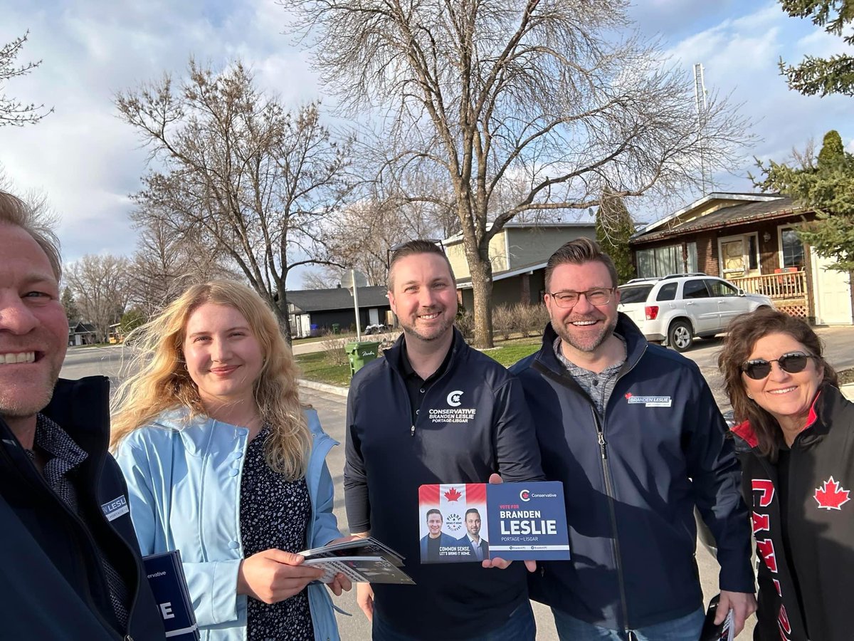 What a day knocking on doors here in Morden! Lots of support for our common sense plan and @PierrePoilievre — people are ready for change!