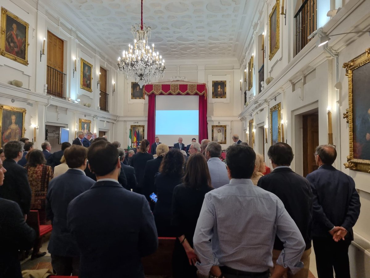 EndocrinoHUVR's tweet photo. Desde hoy @DomingoAcostaD1 pertenecerá a la Real Academia de Medicina y Cirugía de Sevilla
 @ramsesevilla 

Un orgullo para nuestra Unidad y para @HospitalUVRocio 

Toda una vida dedicada a la #Diabetes 
#RAMSE 
@SAEDYN_ @saludand https://t.co/eAN1z6mwm2