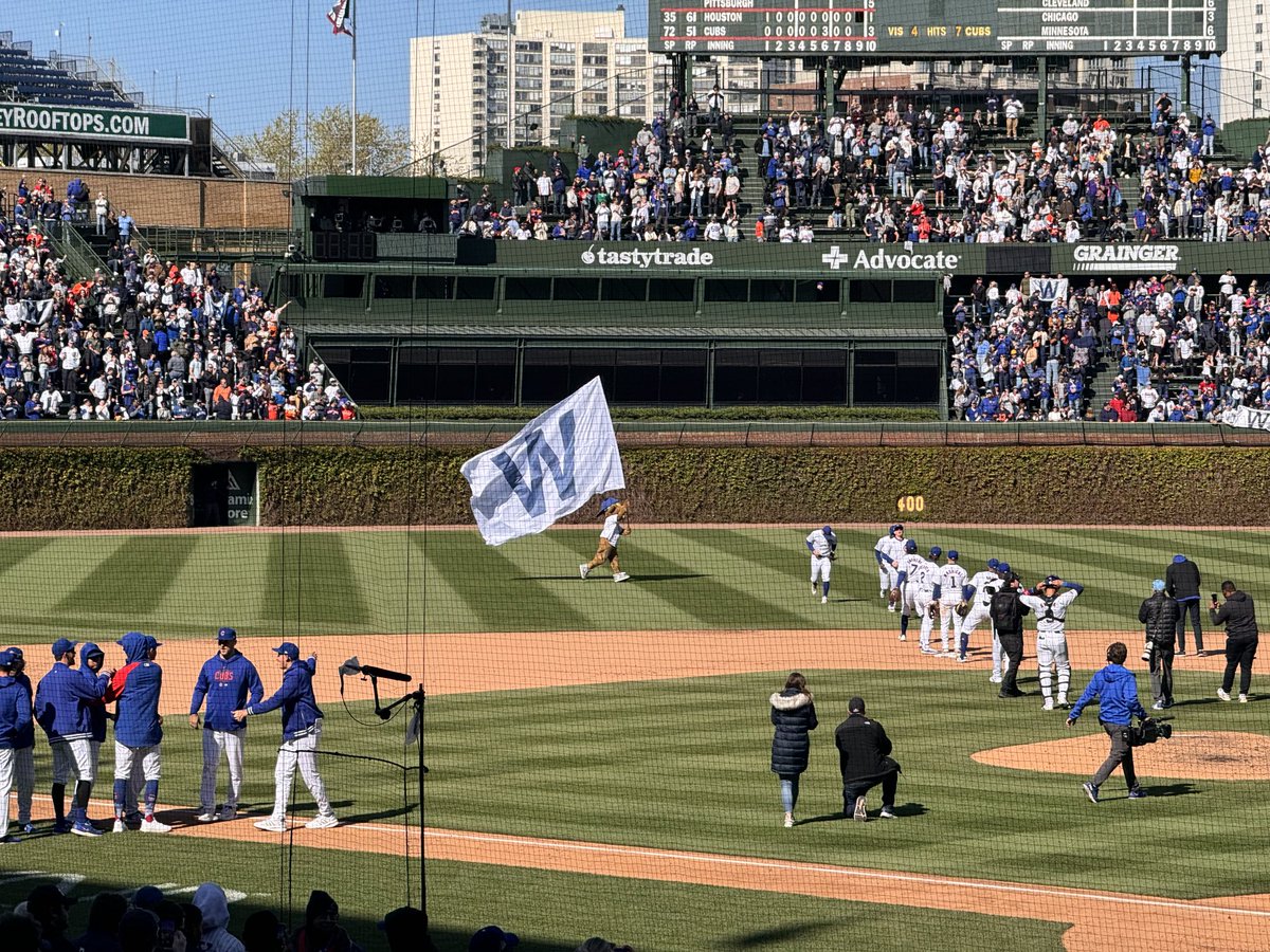 .@Cubs sweep @Astros right out of town!