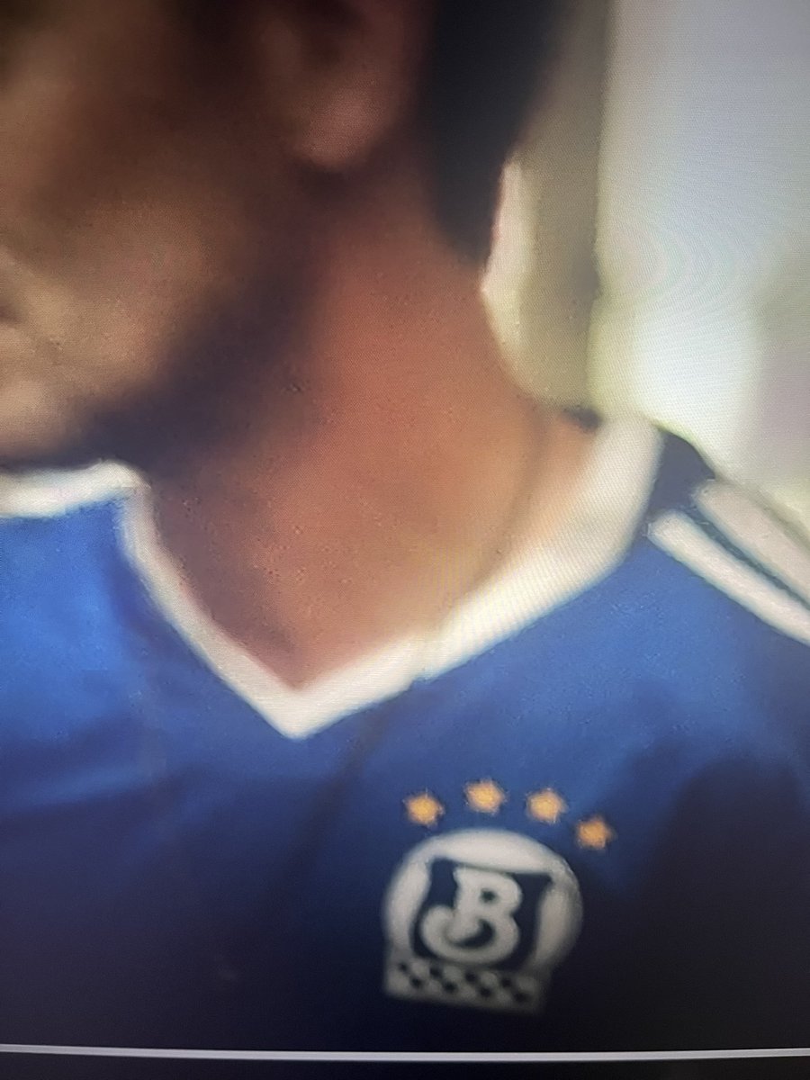 @jonoblain @FootballCliches Left is from the game. Looks like light blue and white tops, might not be great on the picture. Right is the top the character is wearing, may be unrelated but looks like a a knock off Dynamo Kiev top to me