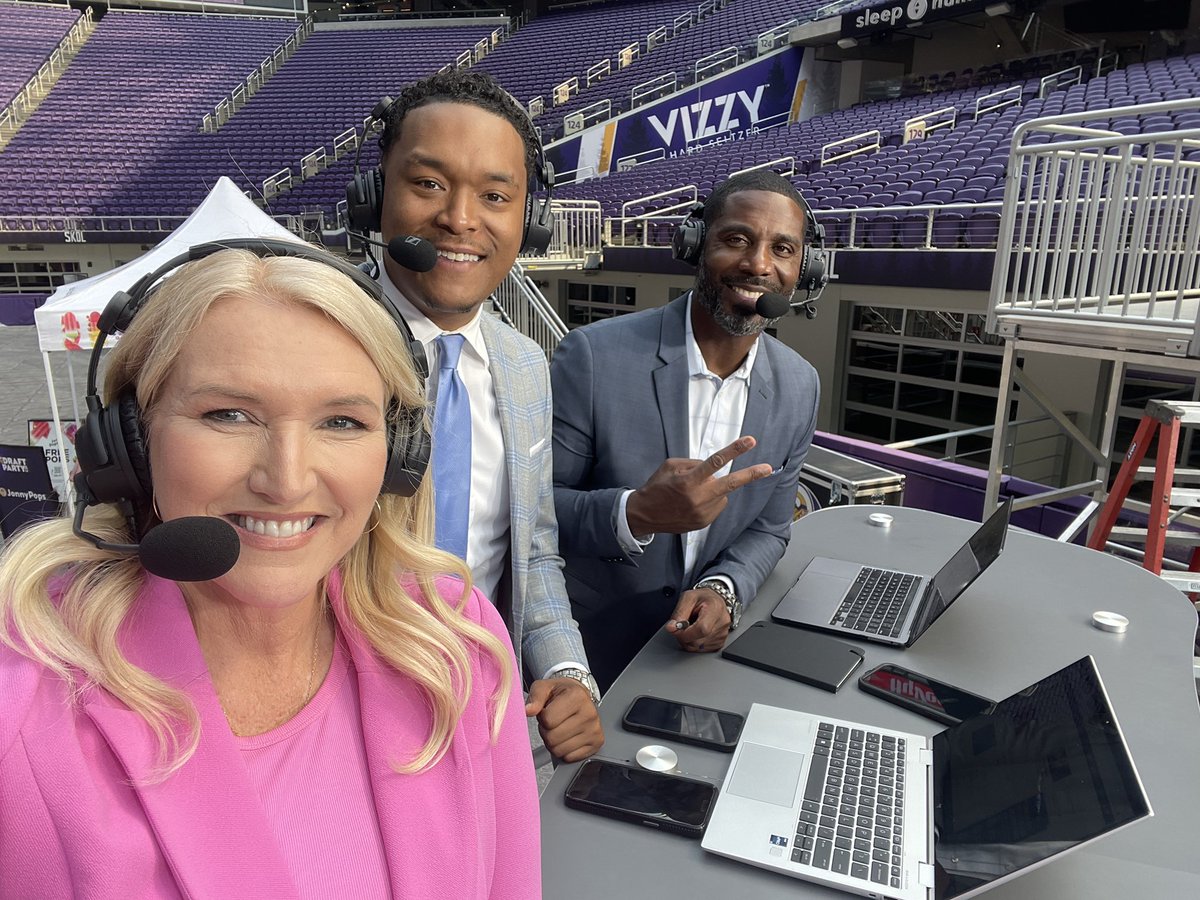 That was a fun live stream show on Fox Local … we will be streaming again at 7p! But before that be sure to tune into @FOX9 at 6:30 for our Vikings Live Draft Special - join me @AhmadHicksTV @3RonJohnson & @PeteBercich @GabeAHenderson We get you set for all things draft!