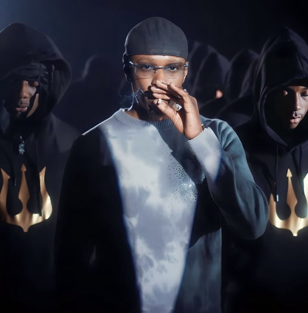 Kulturlesite_'s tweet photo. 🚨 WERENOI vient de remporter le prix de “Album Rap de l’année” avec « CARRÉ » à la cérémonie #LesFlammes ! 🏆 https://t.co/E8VKfIDxuF