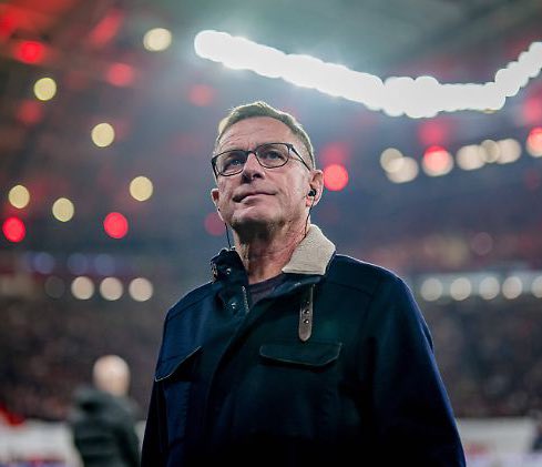 Ralf Rangnick is looking at Bayern’s situation and the squad very critically. He knows that there is a lot of work to be done, especially regarding the squad should he become the coach. Rangnick is not celebrating because he now has the chance to coach Bayern. [@Sport1]