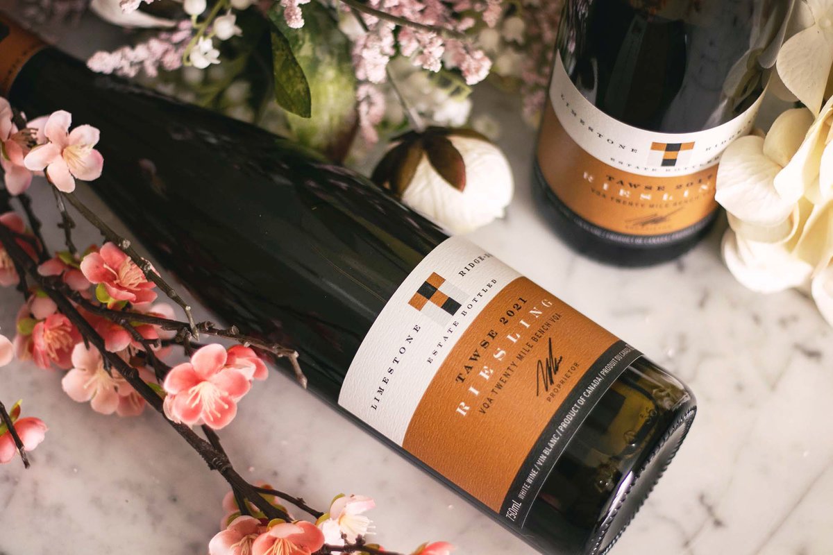 One of our mainstays and fan favourites is available in the Vintages section at the <a href="/LCBO/">LCBO</a> ! Find the 2021 Limestone Riesling at your local store bit.ly/3xWDYYQ
#lcbo #tawsewinery #ontarioriesling #organicfarming