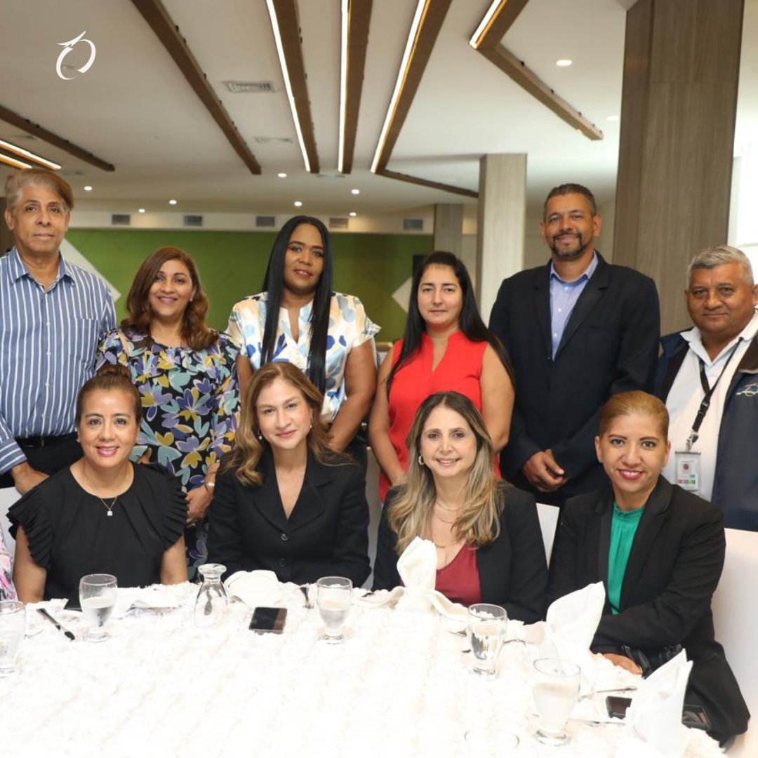 @tocumenaero rinde homenaje a las secretarias en su día que con eficiencia, dinamismo, personalidad y profesionalismo le dan soporte a una operación compleja y clave para el desarrollo del país. ¡Felicidades! ✈️👏🏼🎉 #LaPuertaDeLasAméricas #AeropuertoDeTocumen #CambiamosPorTi