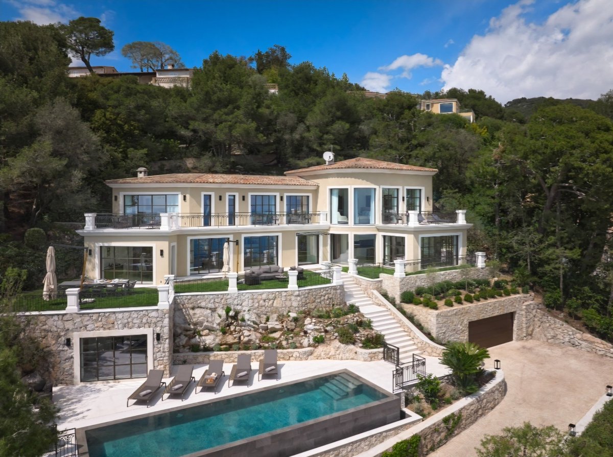 B.D. Frat house.
The guys that belong to this frat will be sure to give you a *very* big welcoming gift. ;)