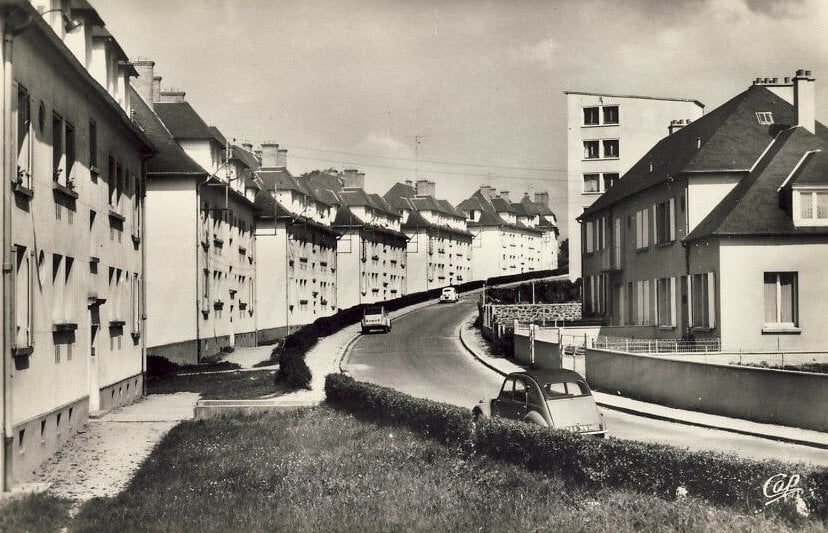 50 COUTANCES (Manche) Rue QUESNEL MORINIÈRE vers fin 1950 QUARTIER Cité HLM de la reconstruction