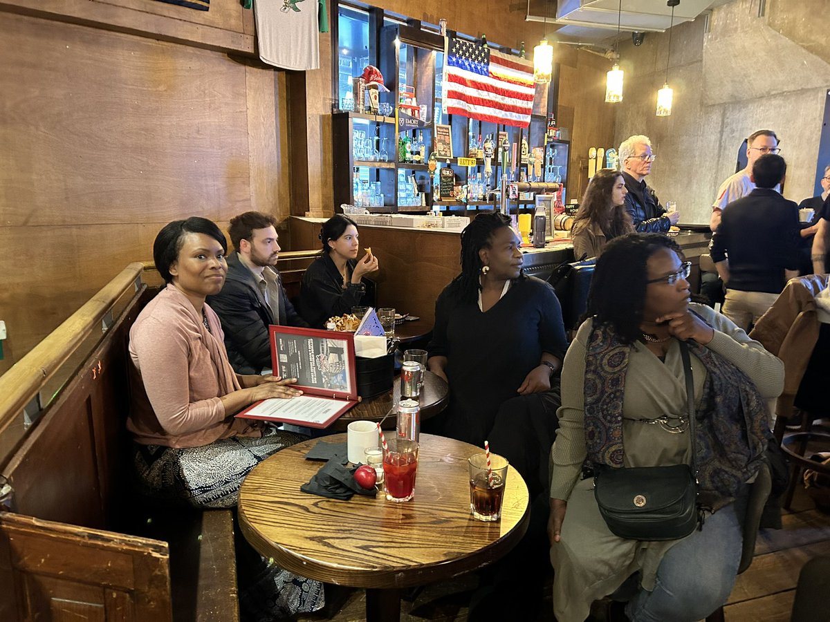 While in the UK, I had the opportunity to meet with members of @DemsAbroad for an evening of conversation about the direction of America and our political landscape 💜