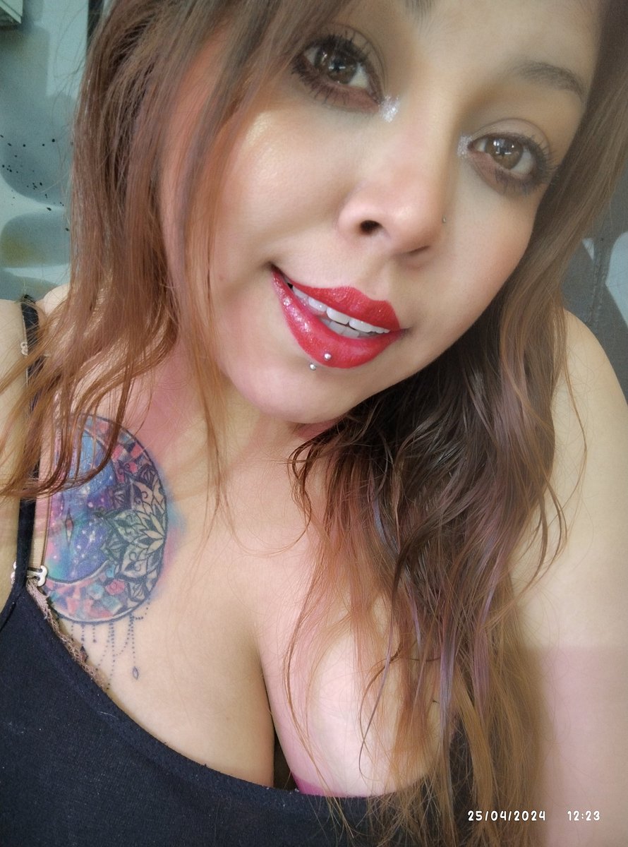 Karla090320's tweet photo. Besar a un mujer les recomiendo no saltarsela 🤤🤤😋 https://t.co/2NVmnaKMWE